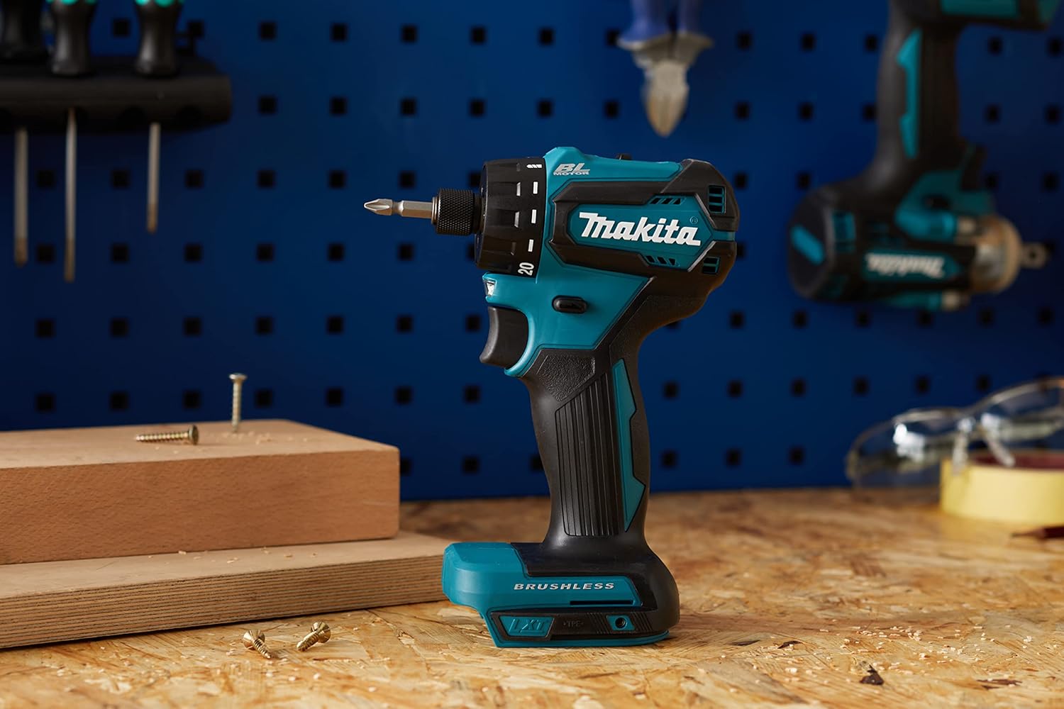 Makita DHS680Z 18V LXT Brushless Cordless Circular Saw (Body Only)