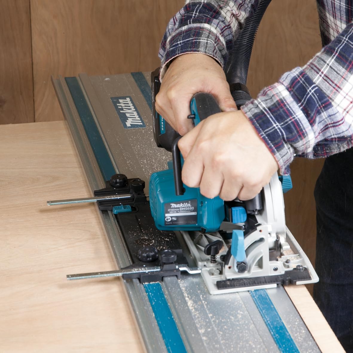 Makita DHS680Z 18V LXT Brushless Cordless Circular Saw (Body Only)