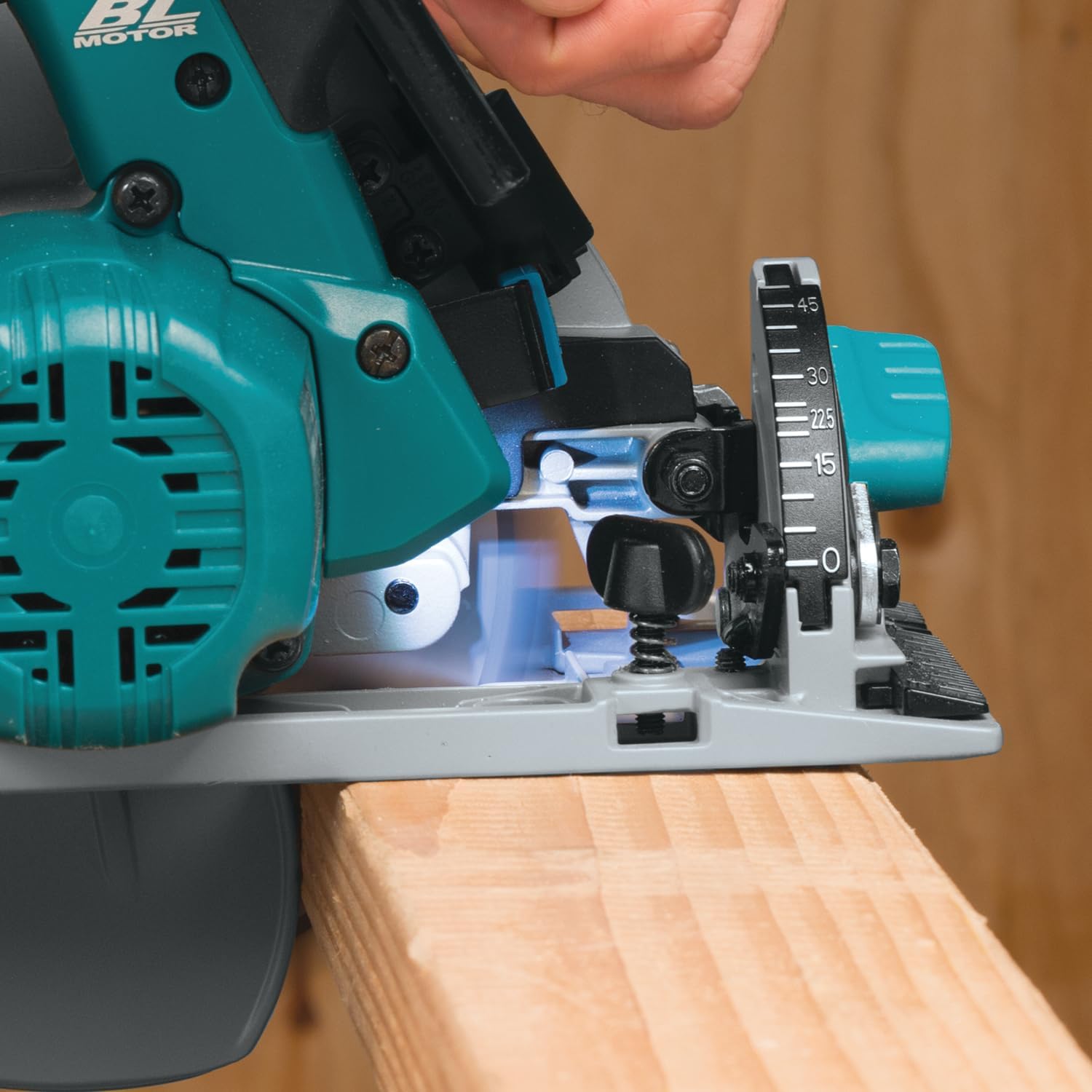 Makita DHS680Z 18V LXT Brushless Cordless Circular Saw (Body Only)