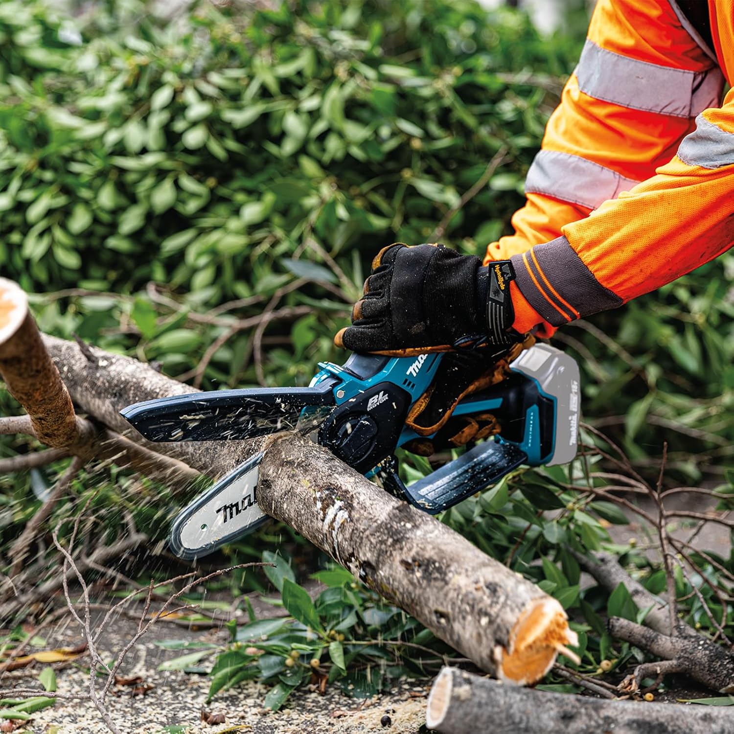 Makita DUC150Z 18V Brushless Cordless 150mm Pruning Saw – Body Only (Battery & Charger Sold Separately)